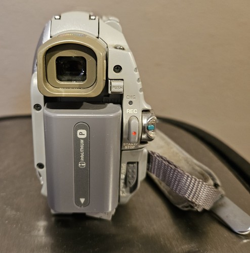 Sony Handycam Carl Zeiss DCR-HC40 Compact Digital Camcorder w/ Case, Remote +++ - Picture 2 of 14