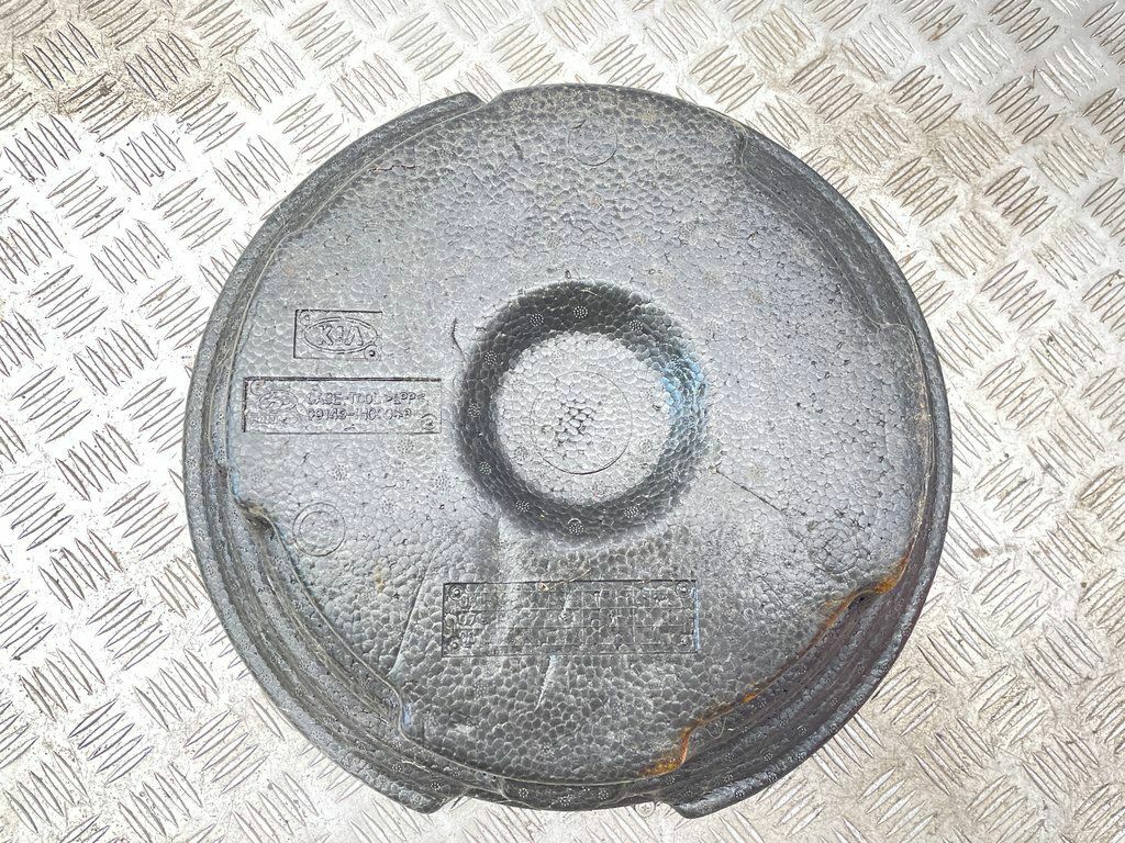 KIA Ceed hatch 2011 1.6crdi spare wheel foam tool set tow hook wrench