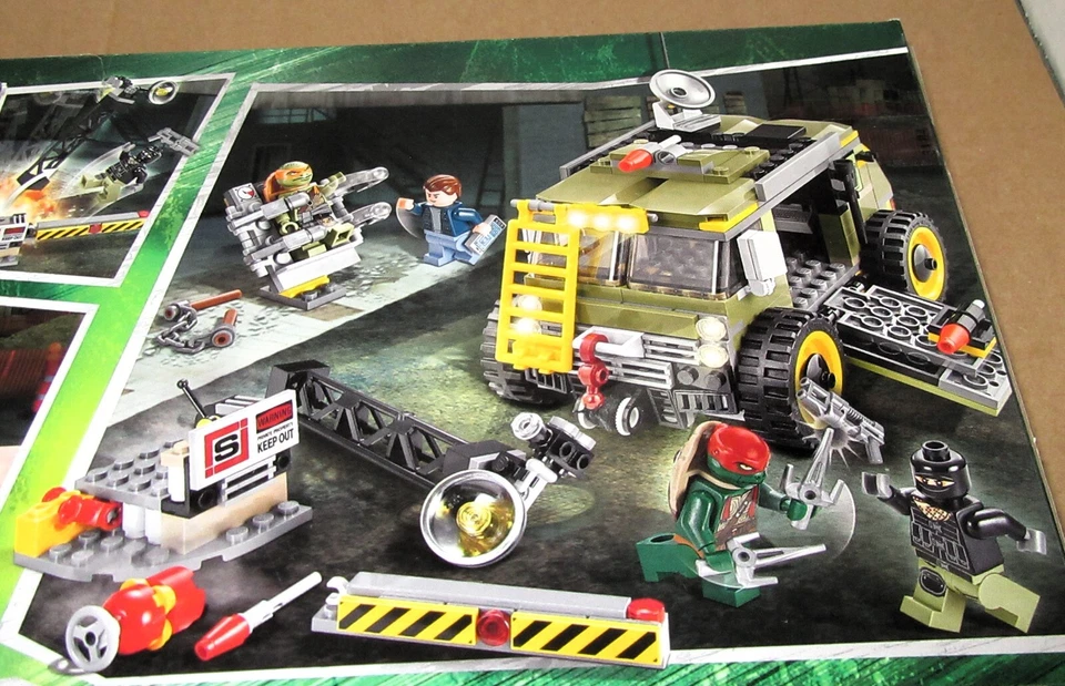 Lego TEENAGE MUTANT NINJA TURTLES 79115 ~ TURTLE VAN TAKEDOWN ~ NISB Retired - Image 4 of 4