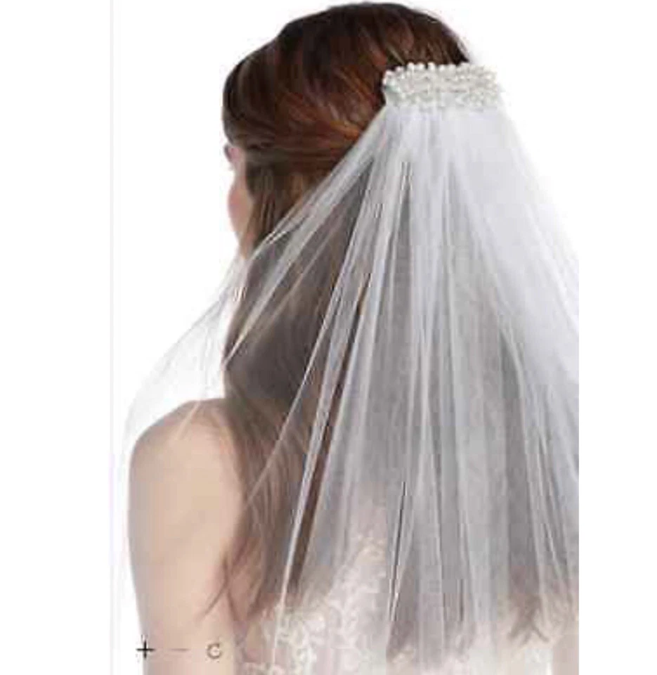 Velo de catedral blanco de novia de David de un nivel con peine de perlas Foto 3 de 4