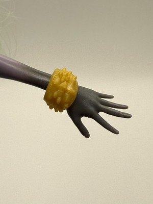 Monster High Clawvenus - Freaky Fusion Gold Studded Bracelet