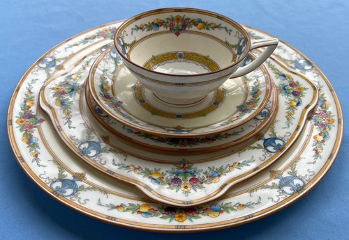 Minton Helena 5-Piece Place Setting w Square Salad Plate