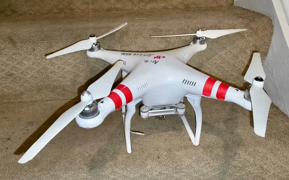 DJI Phantom 2 Vision Plus Quad Drone PV331 with 4 Batteries & Tons of Spare Part - Image 3 of 4