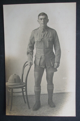 WW1 RPPC unbekannter britischer Soldat L/CPL UNIFORM NAHOST PITH HELM SHORTS