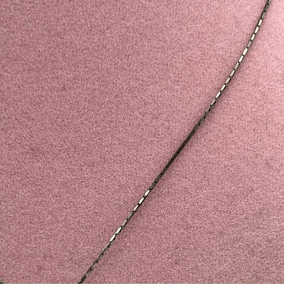 Elegante Collar Colgante Piedra Lunar Plata de Ley con Diseño Único Foto 4 de 4