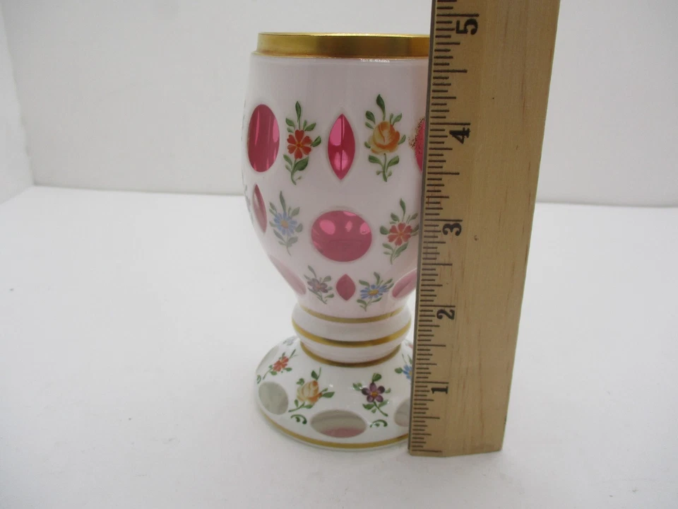 Copa o florero vintage bohemio de arándano/superposición blanca de vidrio floral Foto 2 de 4