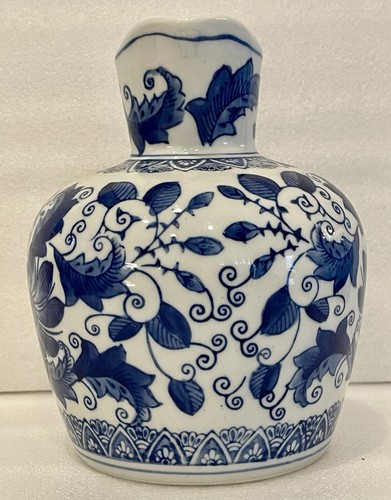 Vintage Porcelain Cobalt Blue/White Chinese Floral Pitcher 8” - 2 Quart - Foto 3 di 7