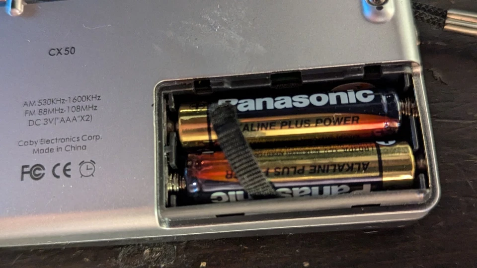 Coby CX 50 Portable Radio AM/FM Battery Operated 2 AAA Batteries TESTED WORKS  - Image 3 of 3