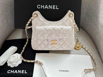 NIB 100%AUTH CHANEL 23C White Crumpled Calfskin Small