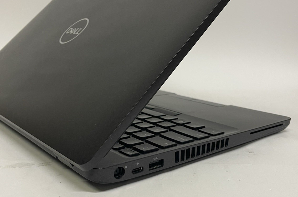 Dell Latitude 5500 15.6, 15-Inch Laptop, with Intel Core i7 8th Gen., 256 GB SSD (Solid State Drive), Windows 11 Pro