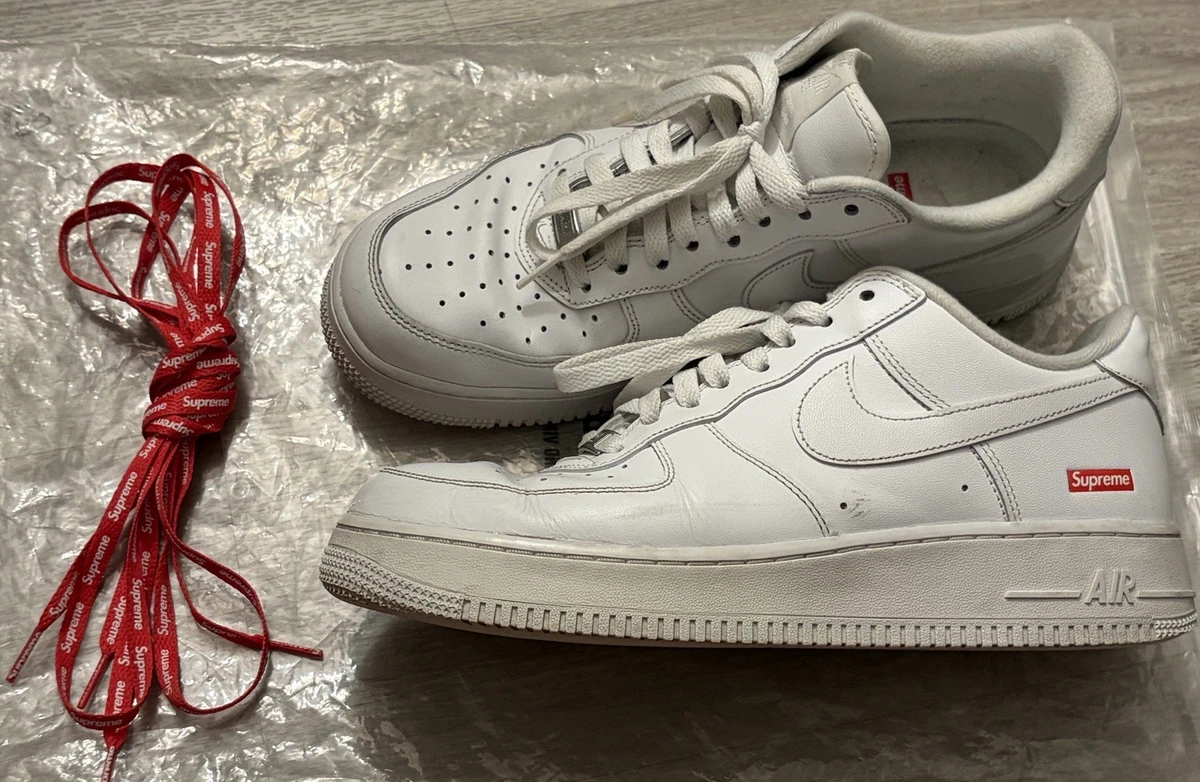 Preços baixos em Nike Air Force 1 x Supreme Low Box Logo - White
