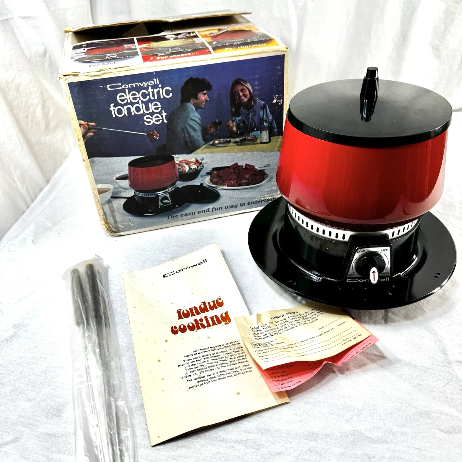 Vtg Cornwall Red Electric 1.5 Qt Fondue Pot Set New NOS Forks Cheese chocolate
Opens in a new window