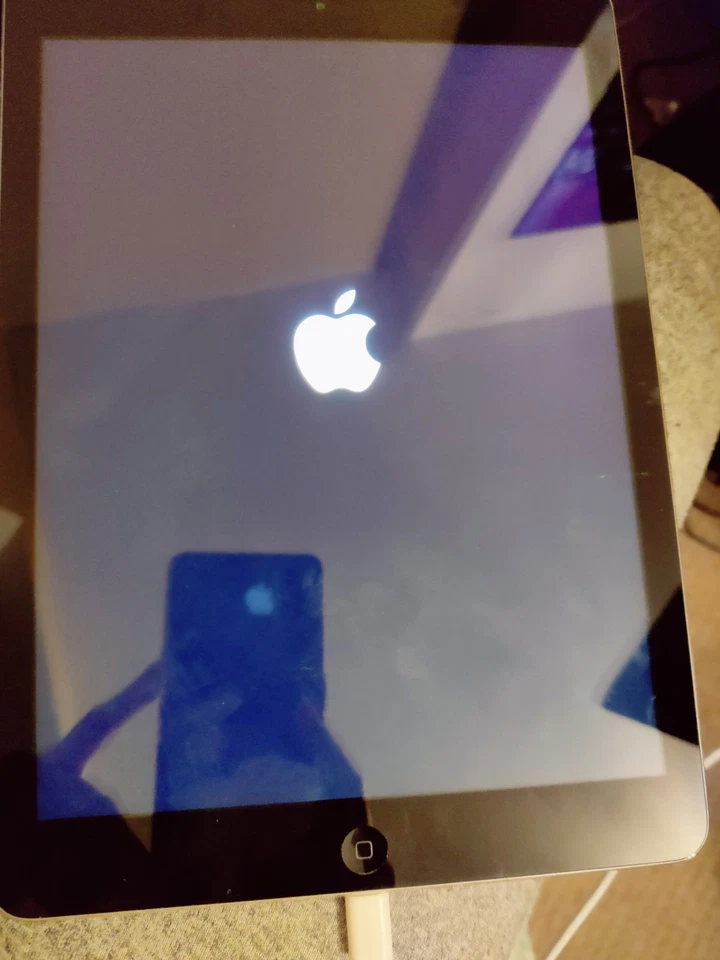 2x Apple iPad Air A1474 9.7" Space Grey - For Spares Or Repairs * Read Descripti - Image 3 of 4