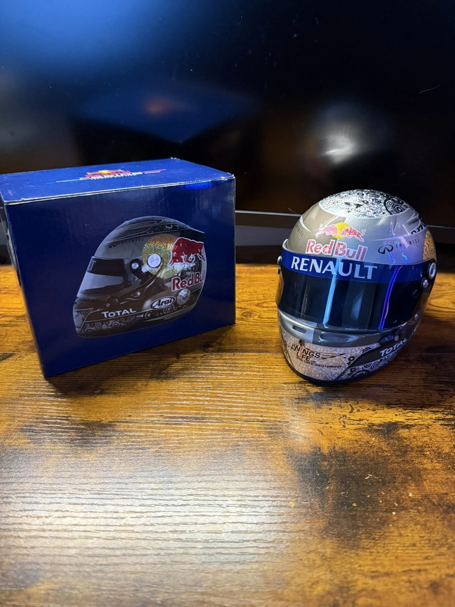 F1 レッドブル　Vettel & Webber 1/2ヘルメット セット s-l400.jpg