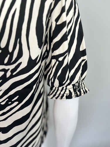 NEW Jones New York Size XS Short Sleeve Button Up Blouse Zebra Print Tie Neck - Picture 6 of 8