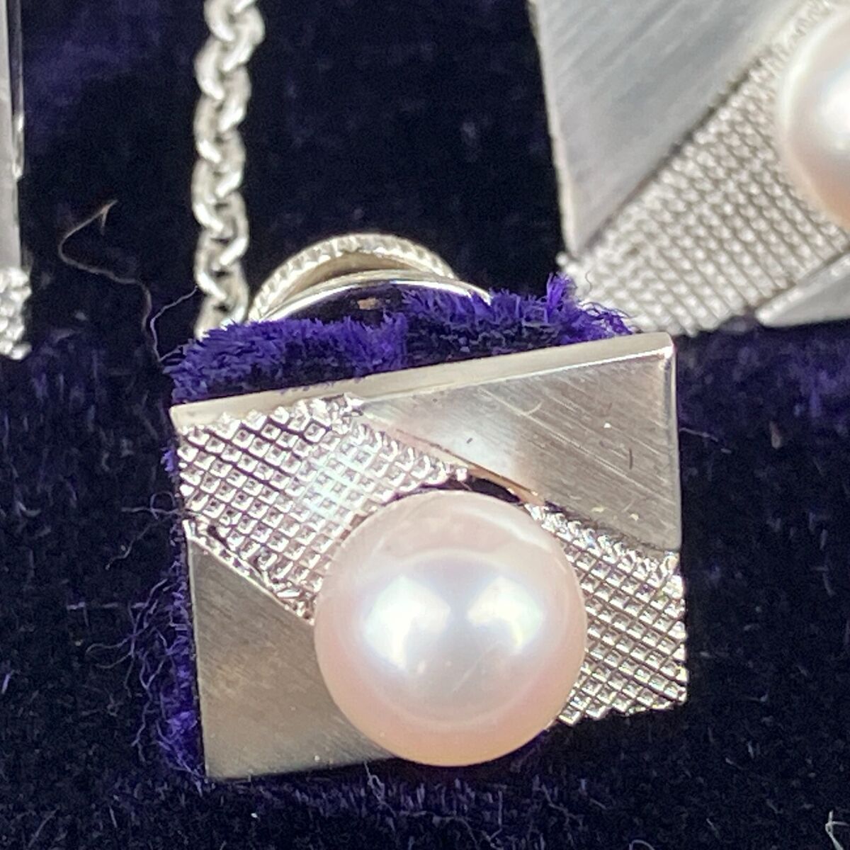 Tokyo Pearl Ginza Genuine Cultured Silver Cufflinks & Tie Tokyo Pearl Ginza Genuine Cultured Silver Cufflinks & Tie
