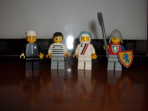 old Lego Minifigure 4 Piece Set - Picture 2 of 2