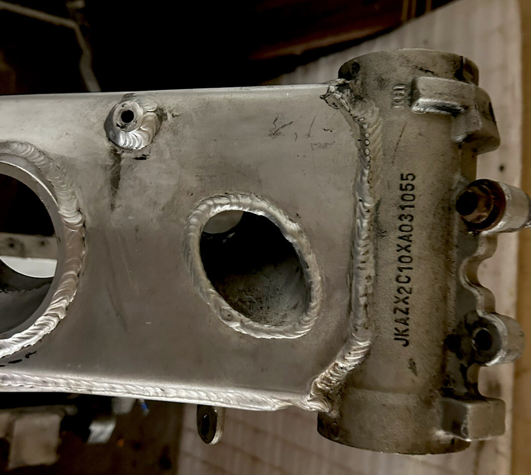 1999 KAWASAKI NINJA ZX9R ZX900C FRAMECHASSIS RACE/￼WITH SWINGARM