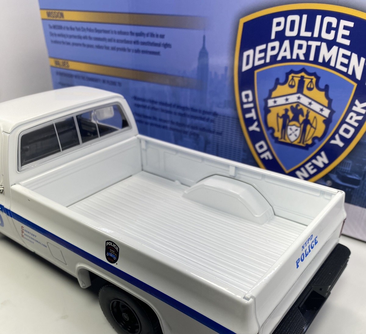 GREENLIGHT 1/18 SCALE 1984 CHEVROLET CUCV M1008”NY CITY POLICE