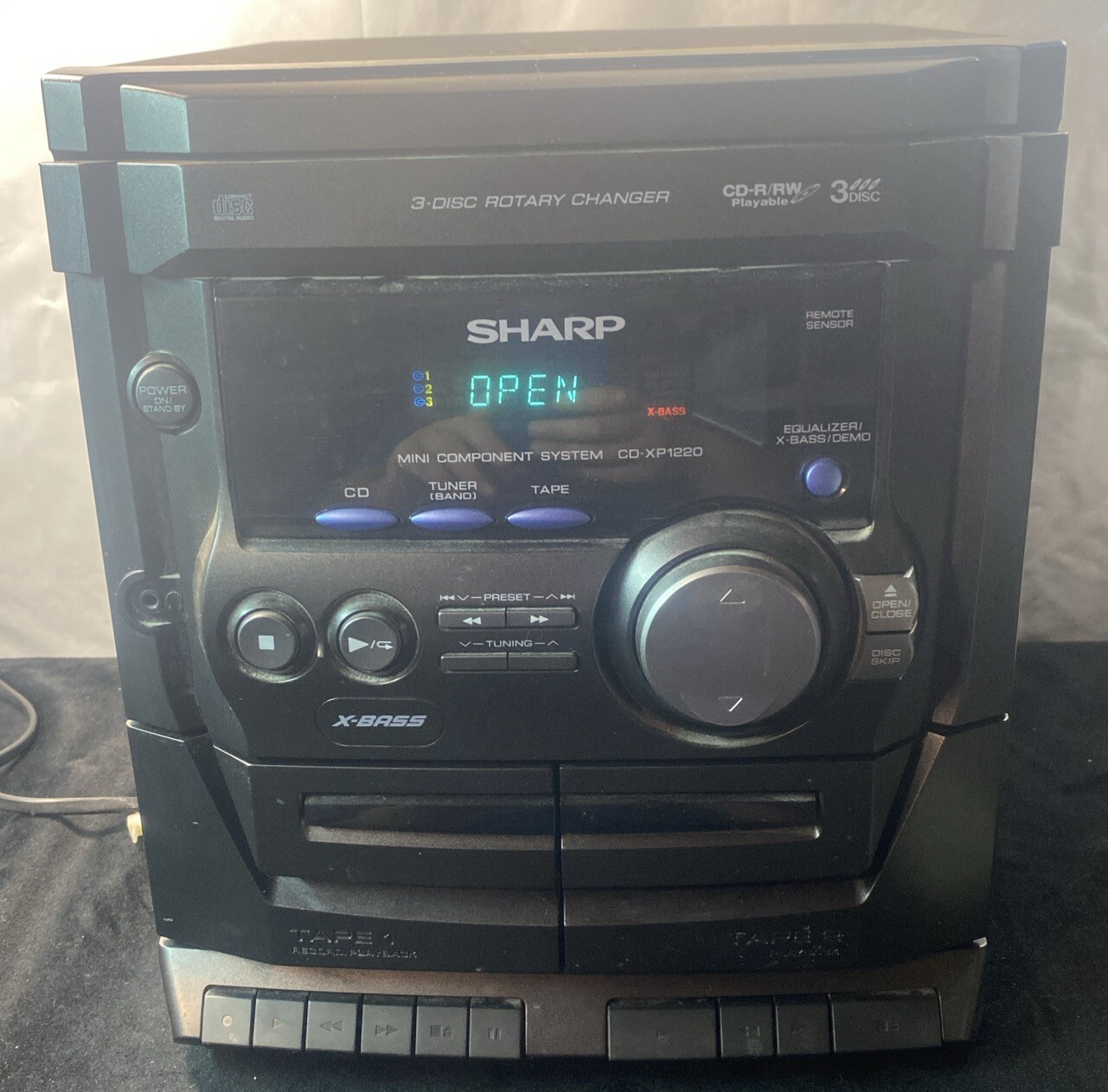 Sharp CD-XP1220 Stereo 3-Disc CD, Dual Cassette AM/FM PARTS ONLY Powers On