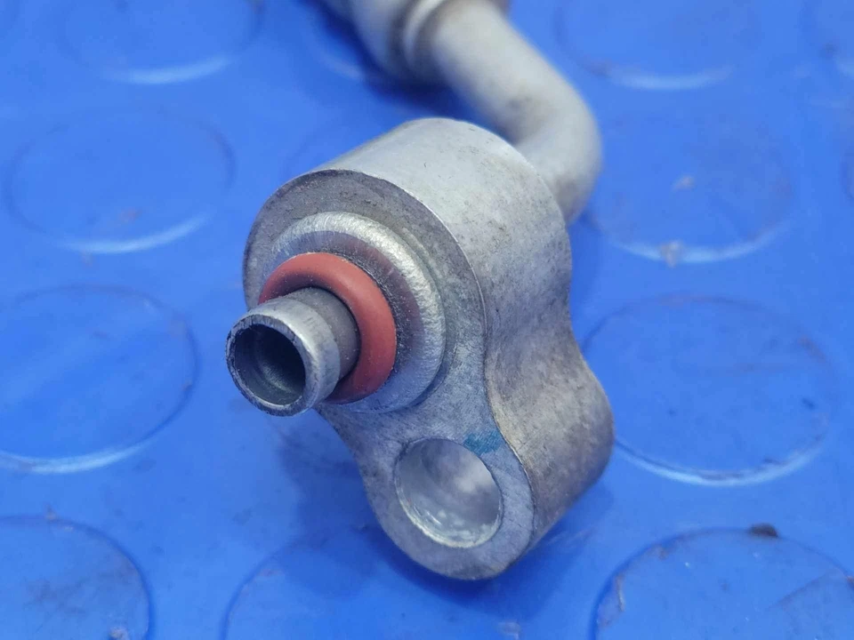 Manguera líquida aire acondicionado Ford Fiesta 2011-2013 original OEM BE8Z19835A Foto 2 de 4