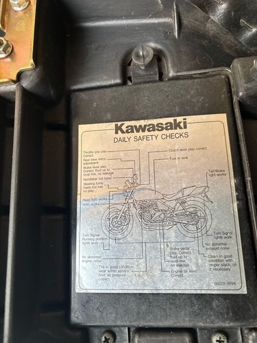 Kawasaki ZR550 B Zephyr 91-99 Genuine Seat bench driver seat pillion seat - Picture 9 of 13