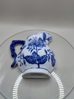 Vintage Ceramic ''Blue Onion'' Wall Pocket Formalities by Baum Bros 5.5''H x 6''W