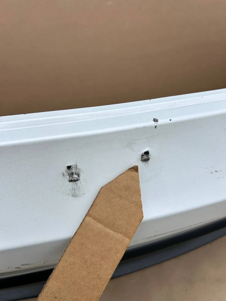 2024 Tesla Model 3 Rear Bumper Fascia Cover Assembly 1789901-00-A /broken - Image 3 of 4