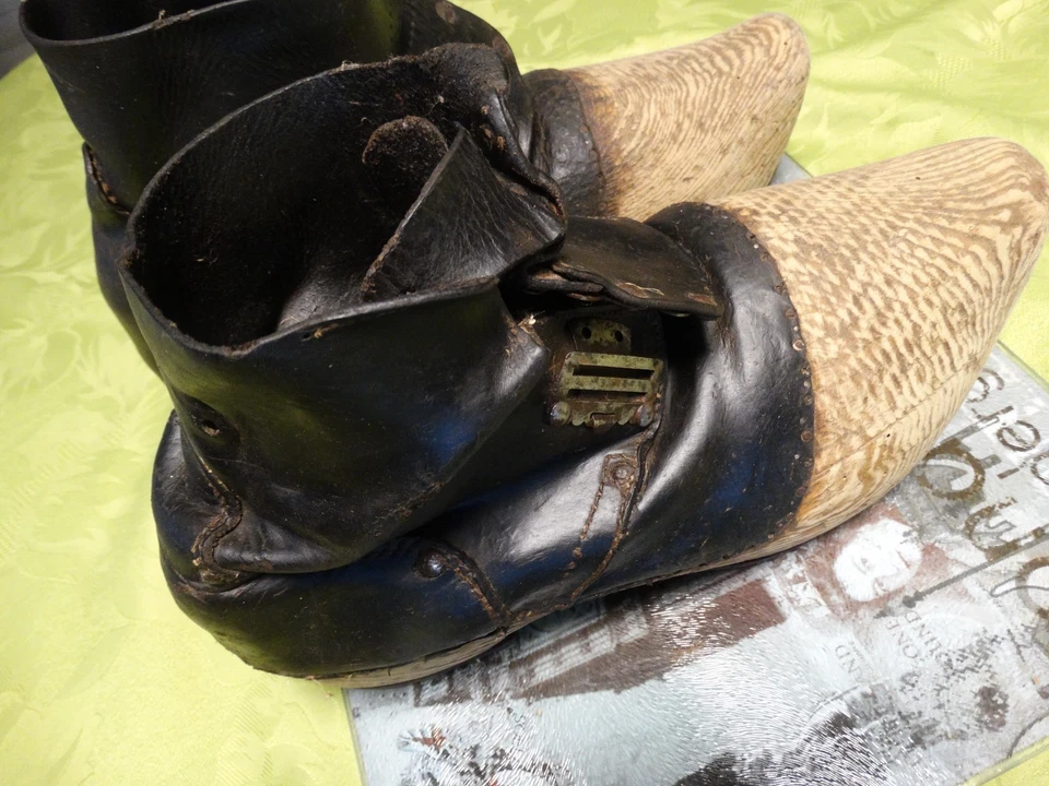 ancien sabots du 19ieme. porté par les marins ou paysans - Photo 3/4