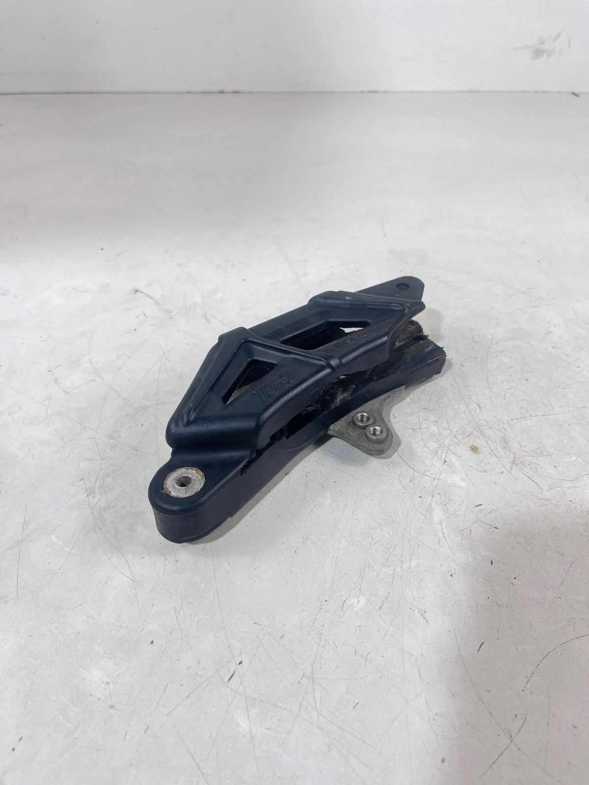 2006 SUZUKI RMZ450 OEM SWINGARM CHAIN SLIDER 61273-35G00 #222