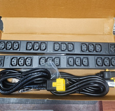 2 STÜCK APC AP9565 NET SHELTER BASIC RACK PDU (NEU GEÖFFNET NUR 1 HALTERUNG)