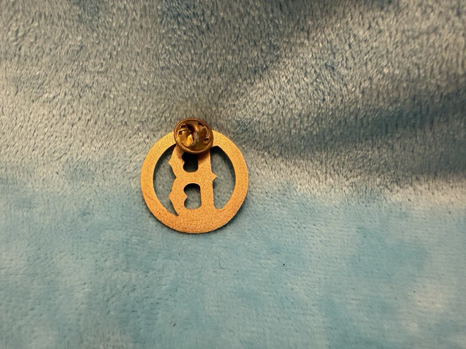 Rare Vintage Boston Red Sox MLB Team ENAMELED 'B' BASEBALL LAPEL PIN Gold Circle - Image 4 of 4