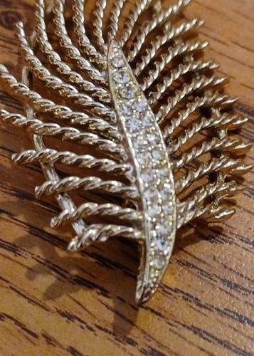 Goldfarbene Blatt Mantel Anstecknadel Brosche Strass Draht Twist 60’er Vintage - Bild 4 von 5