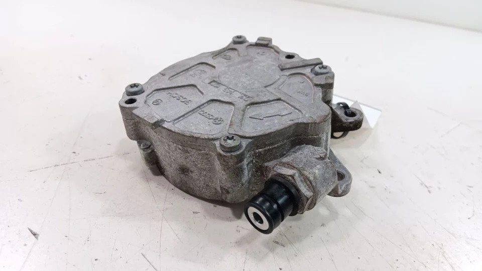 Volkswagen Golf Vacuum Pump 2010 2011 2012 2013 2014 - Image 2 of 4
