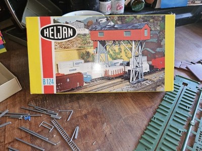 HELJAN B124 , HO SCALE, SEE PHOTOS FOR DETAILS SOLD AS PICTURED