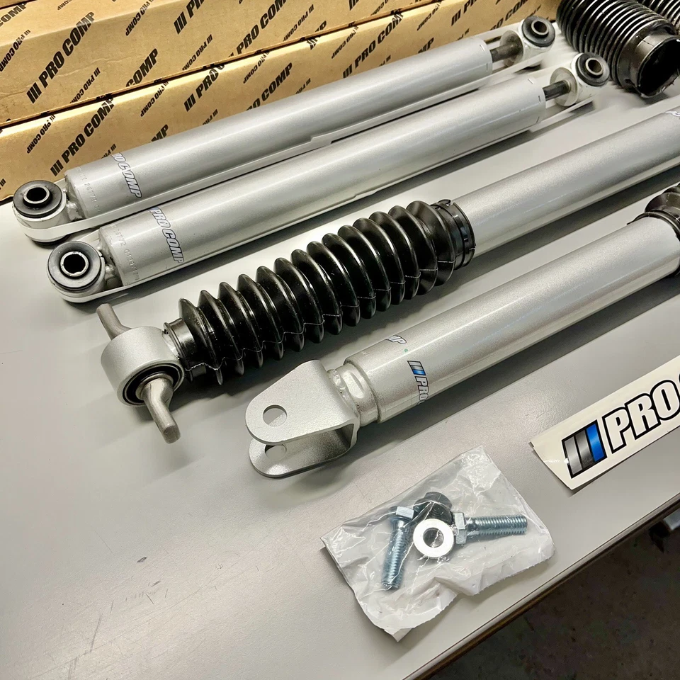 Amortecedores monotubo PRO COMP para 2011-25 Silverado Sierra 2500HD 3500HD com elevação de 4-6” - Imagem 2 de 4