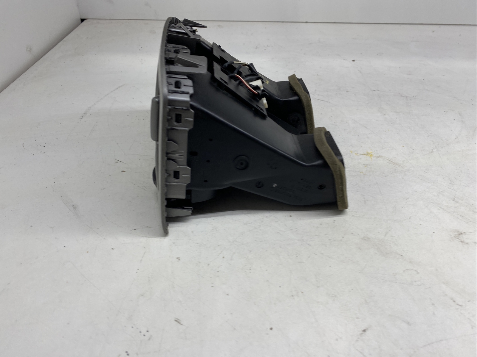 2006 2008 BMW 750i li REAR SEAT CENTER AC HEATER AIR VENT DUCTS TRIM