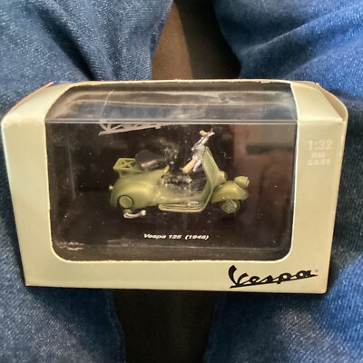 NewRay Vespa 125 Scooter (1948) - 1:32 Scale Diecast