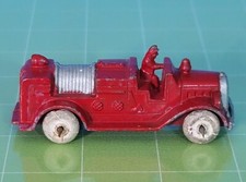 CB14:Vintage TootsieToy Die-Cast Fire Truck   Red w/ Driver, 1950s USA 3"