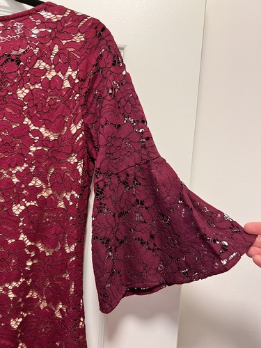 Gabby Skye Dress Size 8 Purple Lace Bell Sleeve - Picture 8 of 8