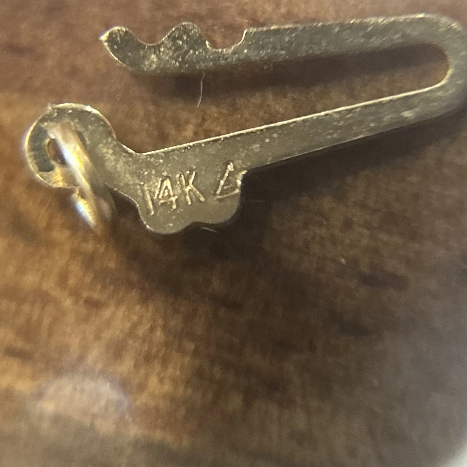 Vintage 14K Gold Filigree Fish Hook Clasp .35 Grams - Image 3 of 4