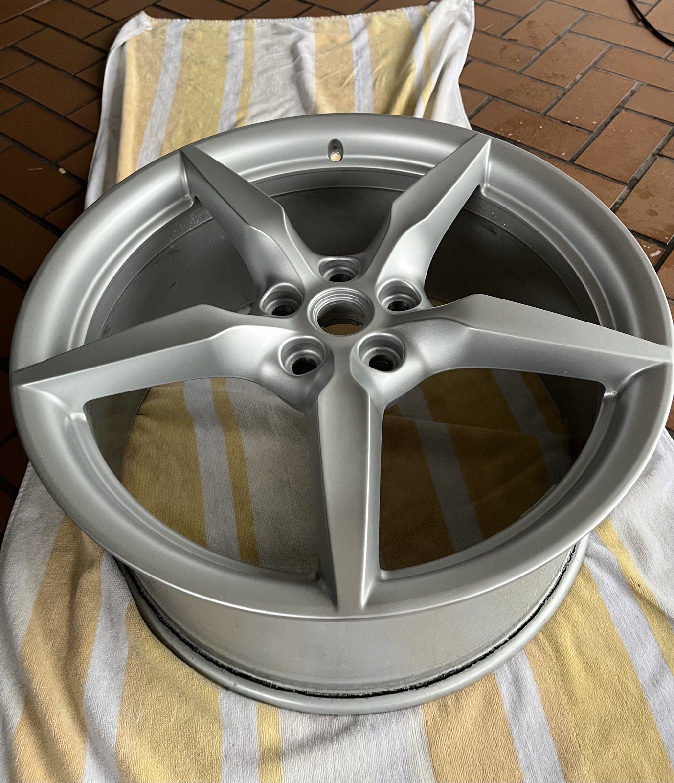 Ferrari 488 - Front Wheel 9Jx20 H2 Felge hinten Grigio Corsa 318889 