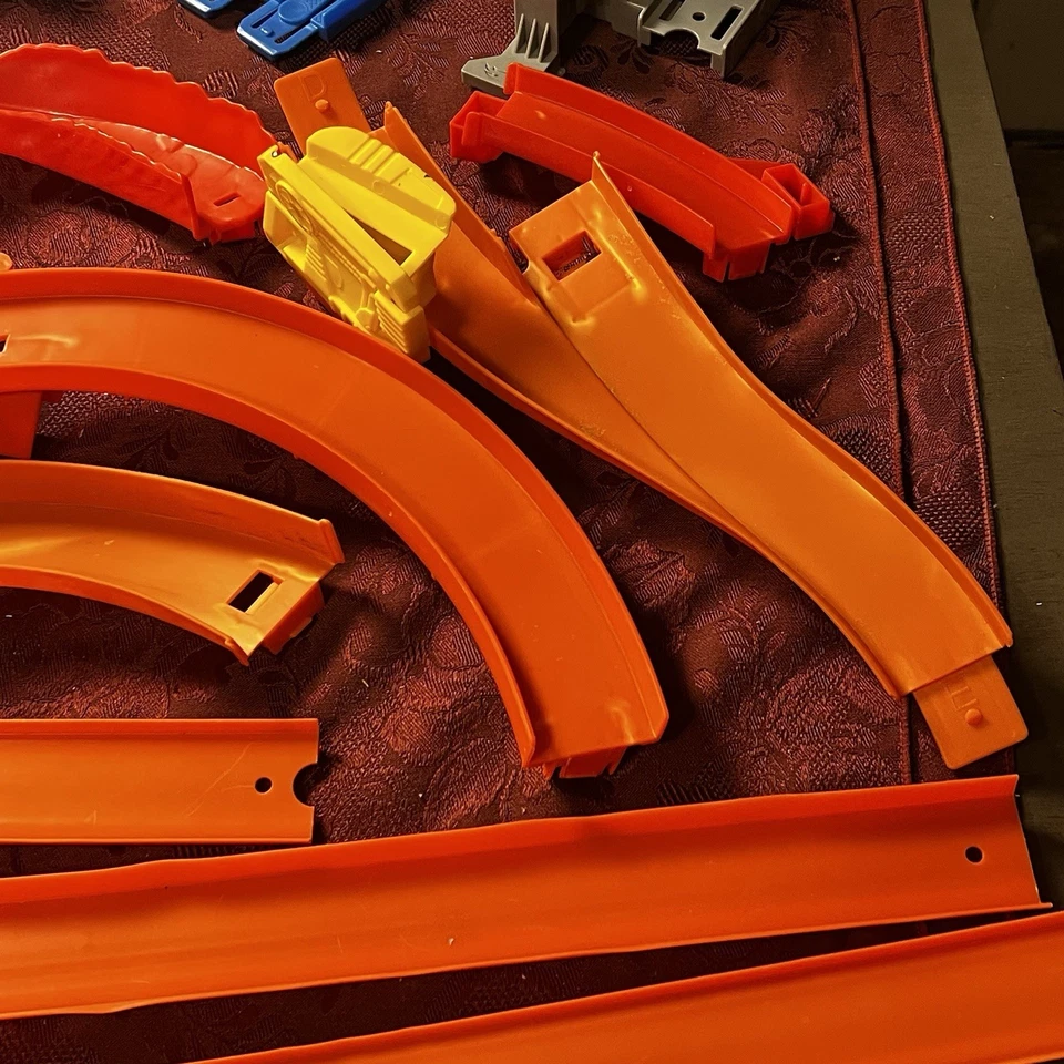 HUGE Hot Whee Track Lot Of Multiple Set Pieces Comes With Everything Shown! - Image 4 of 4