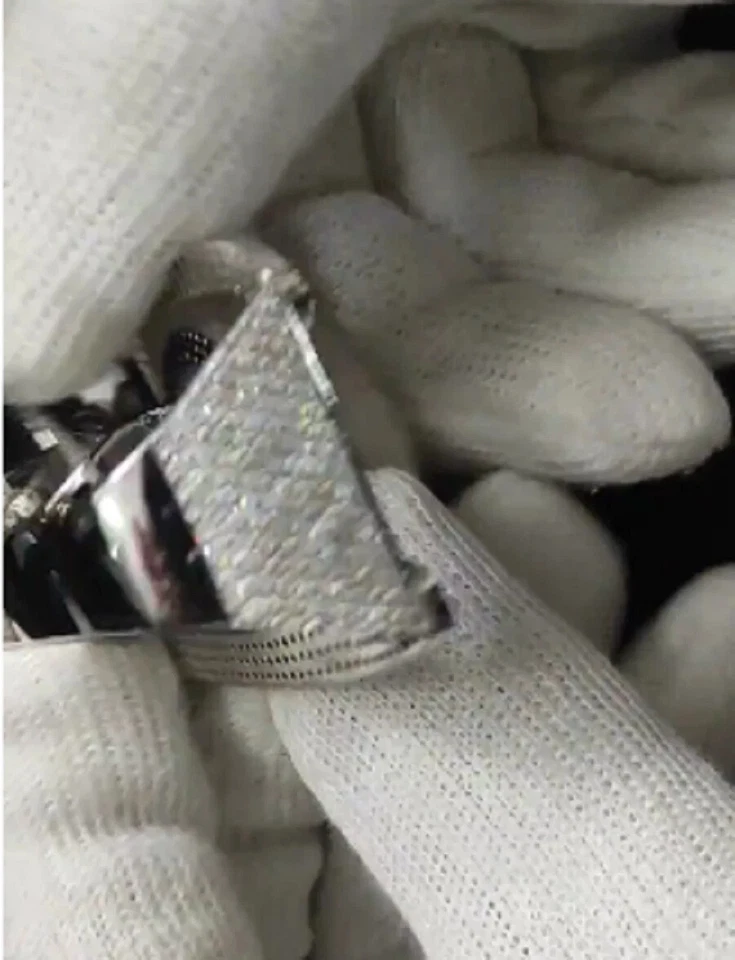 Anillo redondo de 4 dedos con diamantes simulados de 4 quilates chapado en oro blanco de 14 k PLATA Foto 4 de 4