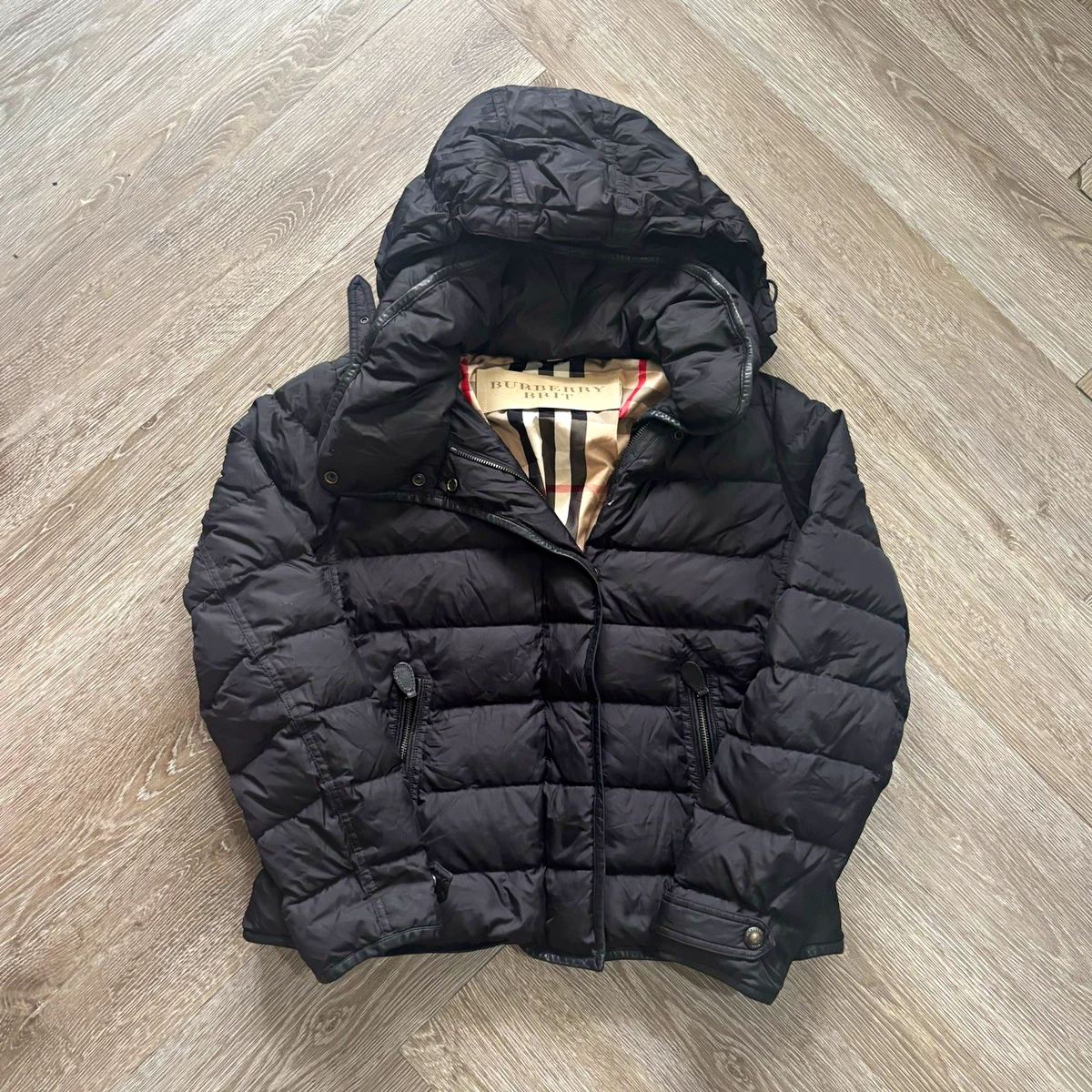 Chaqueta acolchada con capucha y cremallera completa Burberry Brit Down para mujer talla XL