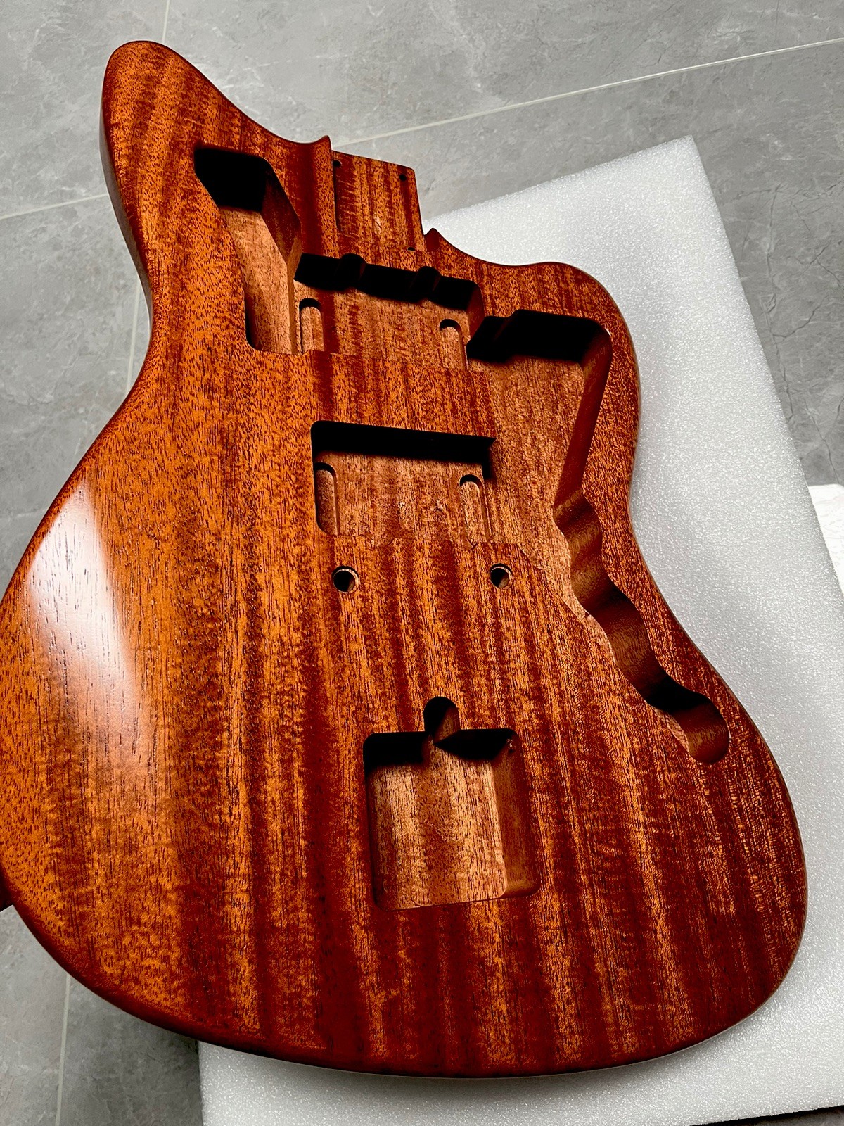 Corpo chitarra elettrica AAAA nuovo pezzo unico Jazzmaster in mogano