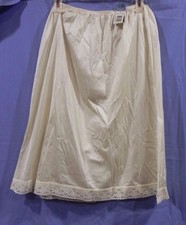 NWT - Ms. 24" Lace Trim Half Slip from Vanity Fair - Ivory - Sz Large
