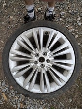 Jaguar 19-inch Caravela Alloy Wheel Slightly Damaged for Repair