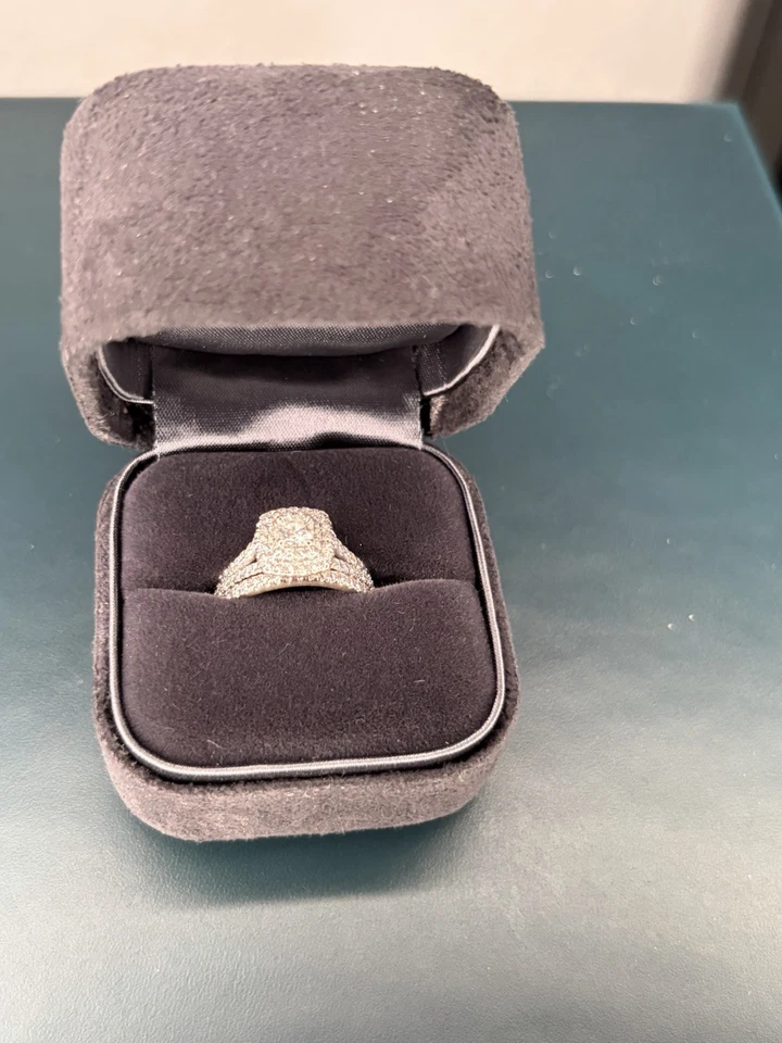 Lindo anel de diamante Zales 1 quilate – Ouro branco – Excelente estado tamanho 6 - Imagem 4 de 4