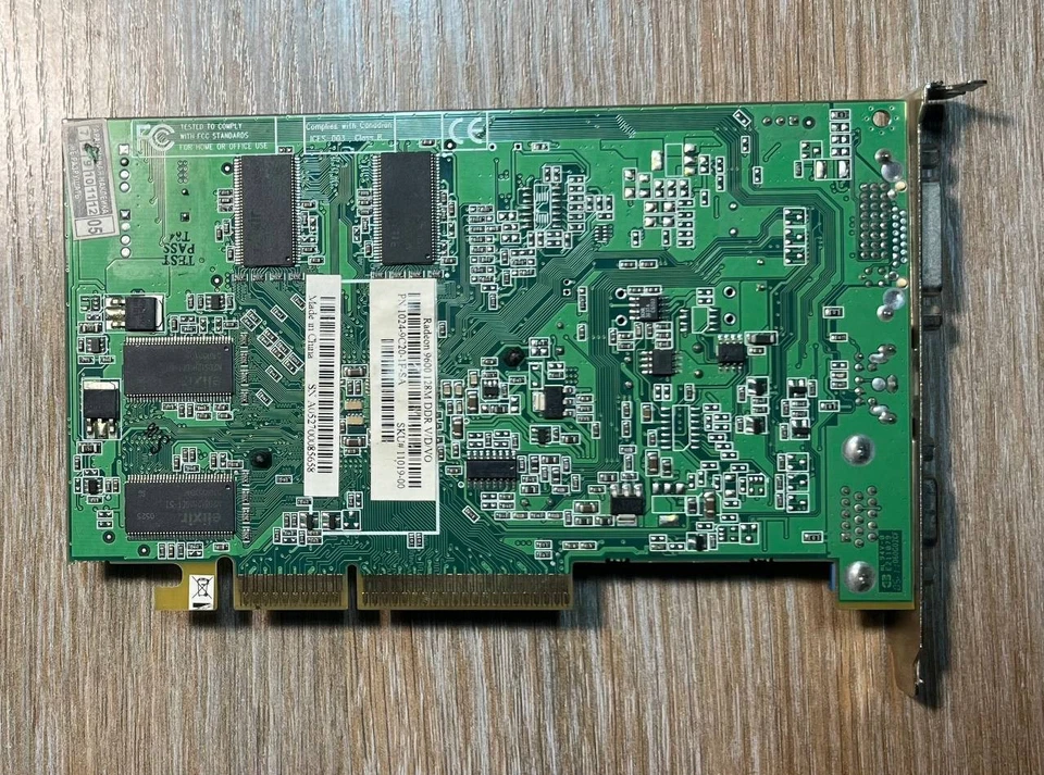 Tarjeta de video Sapphire ATI Radeon 9600 128 MB AGP VGA DVI S-Video. PROBADO Foto 2 de 4